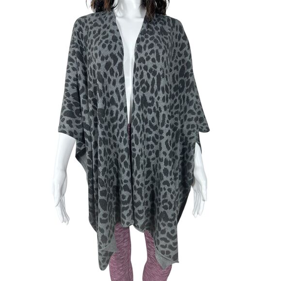 NWT Tommy Bahama Poncho Sweater Women OS Black Gray Poly/Wool Blend Animal Print - Picture 1 of 11